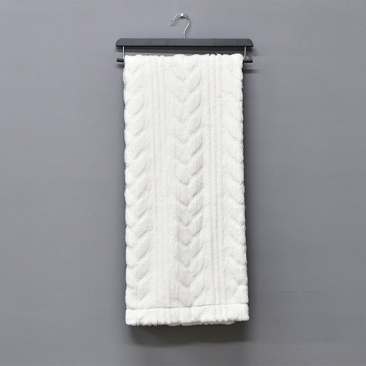 Professional custom size 350gsm white embossed weighted warm air conditioning blanket