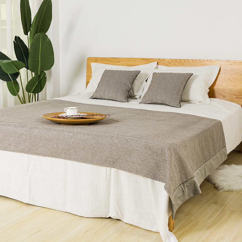 Custom wholesale modern simple chenille throw bed runner with pillow case for hotel home tatami decor