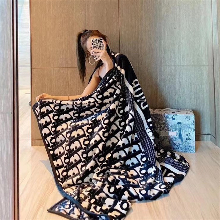 Decorative Blanket Soft Flannel Blanket Winter Warm Mail Blanket for Bedroom Living Room