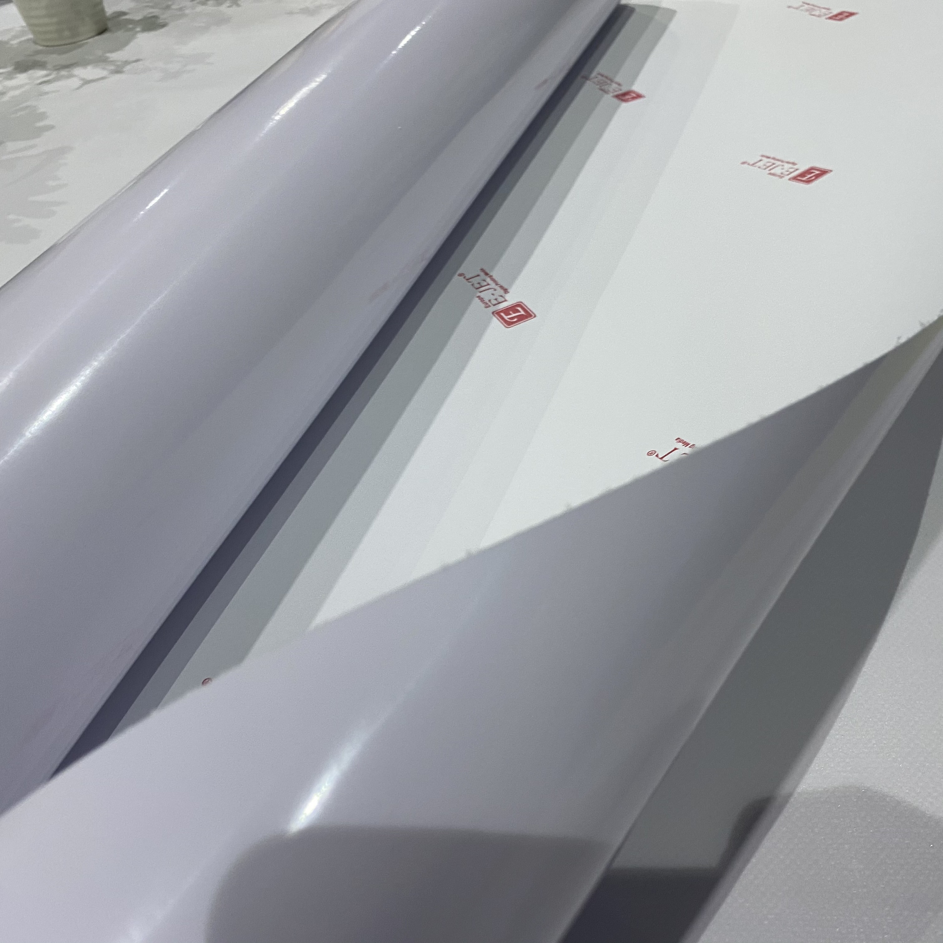 Factory price 140g self-adhesive vinyl roll 140gsm SAV roll with high quality