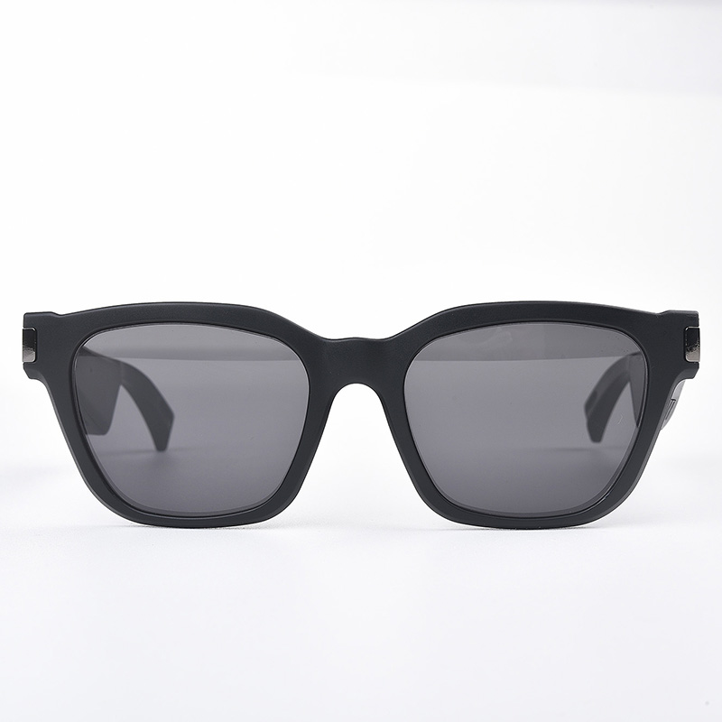 Smart music bluetooth glasses are used for family leisure music listening and gaming sound quality experience