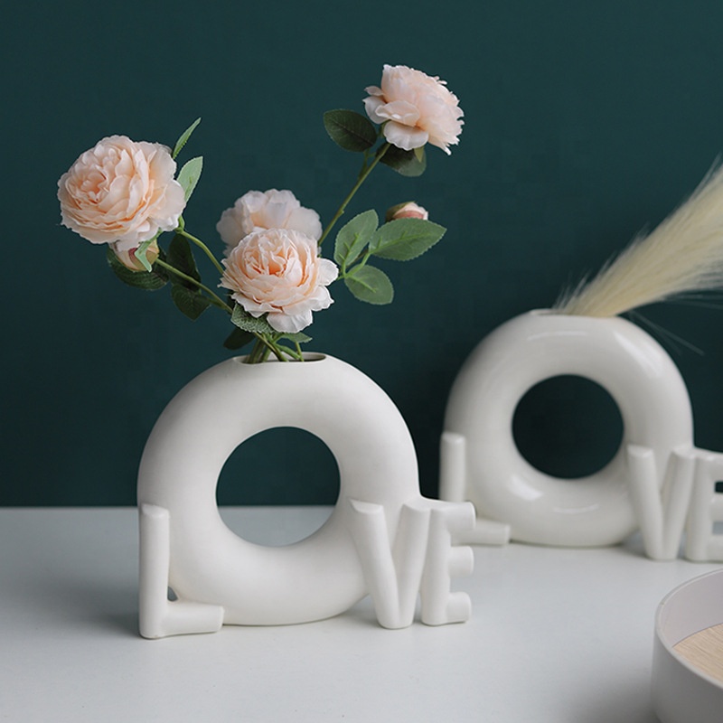 trending products 2024 new white LOVE ceramic and porcelain vases for wedding center piece home decor luxury