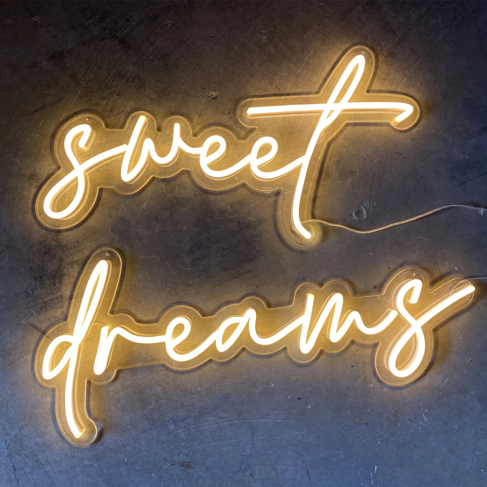 Неоновая вывеска с надписью Sweet dream