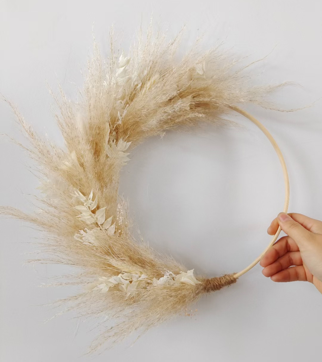M07468 Design Preserved Pampas Grass Dry Floral Garland Dried Artificial Pampas Grass Flower Wreath Boho Wedding Decor For Wall