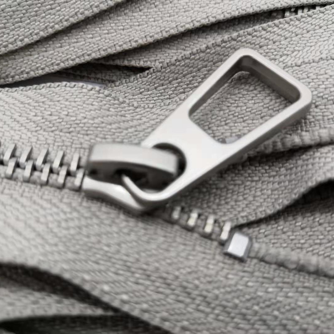 5 # Metal Two-way Separator Zipper