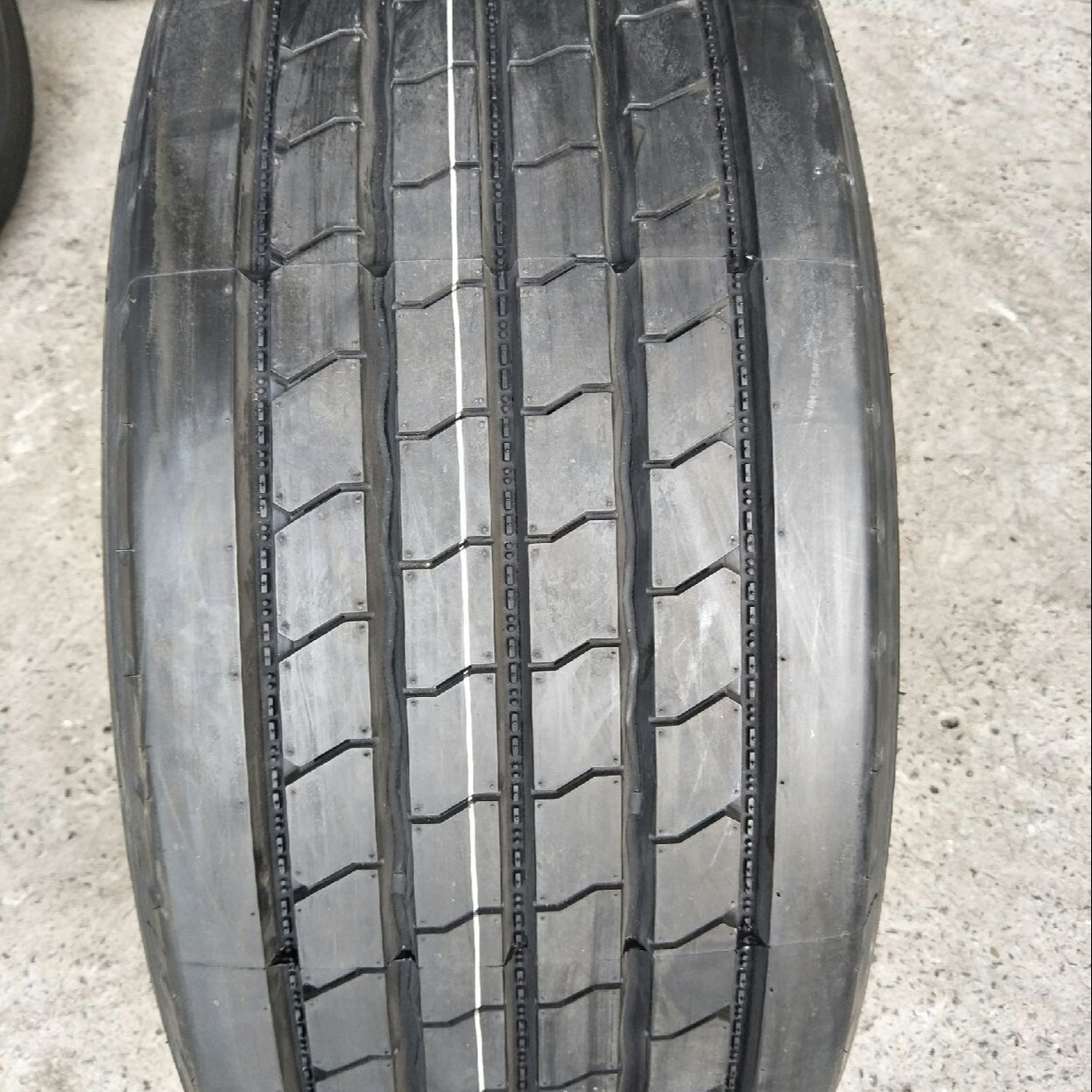 Китай, отличные износостойкие шины для грузовых автобусов 355/50R22.5