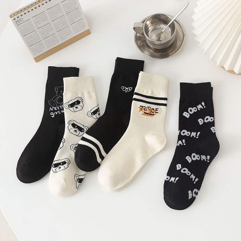 Wholesale Autumn Trendy Funny Cartoon Letters Stripes Woman Stocking Breathable Cotton Fancy Women Black White Socks