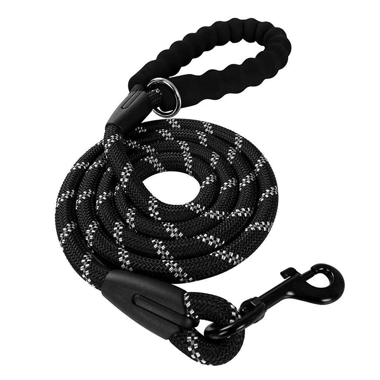 Comfortable adjustable and durable strong dog leash suitable for medium and large dogs
