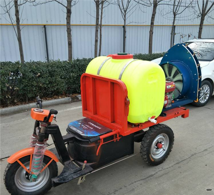 Electric three-wheeled drug sprayer garden disinfection spraying vehicle