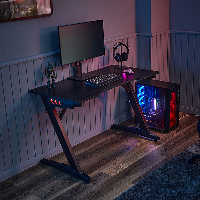2021 New Arrival Black Color Metal Frame Office Gaming Pc Desk Rgb Led Lights Desk Gaming Computer