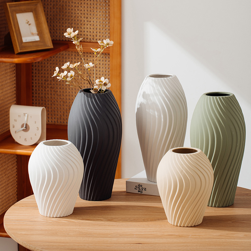 YBH High Quality Living Room Tabletop Porcelain Vase Unique White Luxury Christmas Home Decor Ceramic Vase for Home Decoration