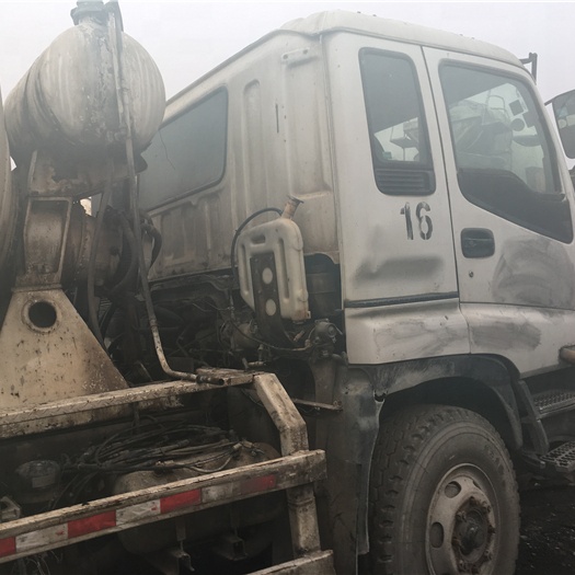 USED design 1.8 cubic meter concrete mix truck ISUZU9M3 with self load bucket/auto feeding and stirring vehicle