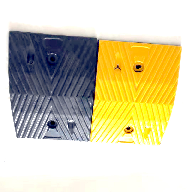 350MM Width Rubber Material Plastic Speed Bump For Any Crawed Crossing