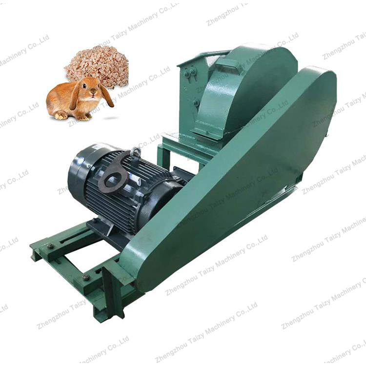 Chicken farm using wood shaving machine for chicken bedding