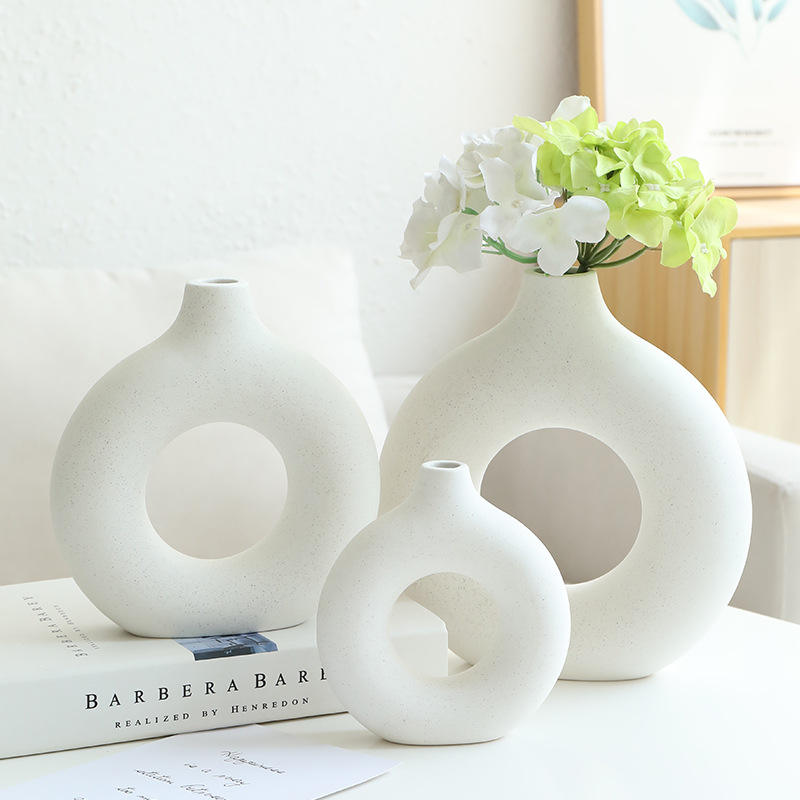Home Decor Farmhouse Unique Modern Nordic Elegant White Round Flower Ceramic Vases With Free Sample