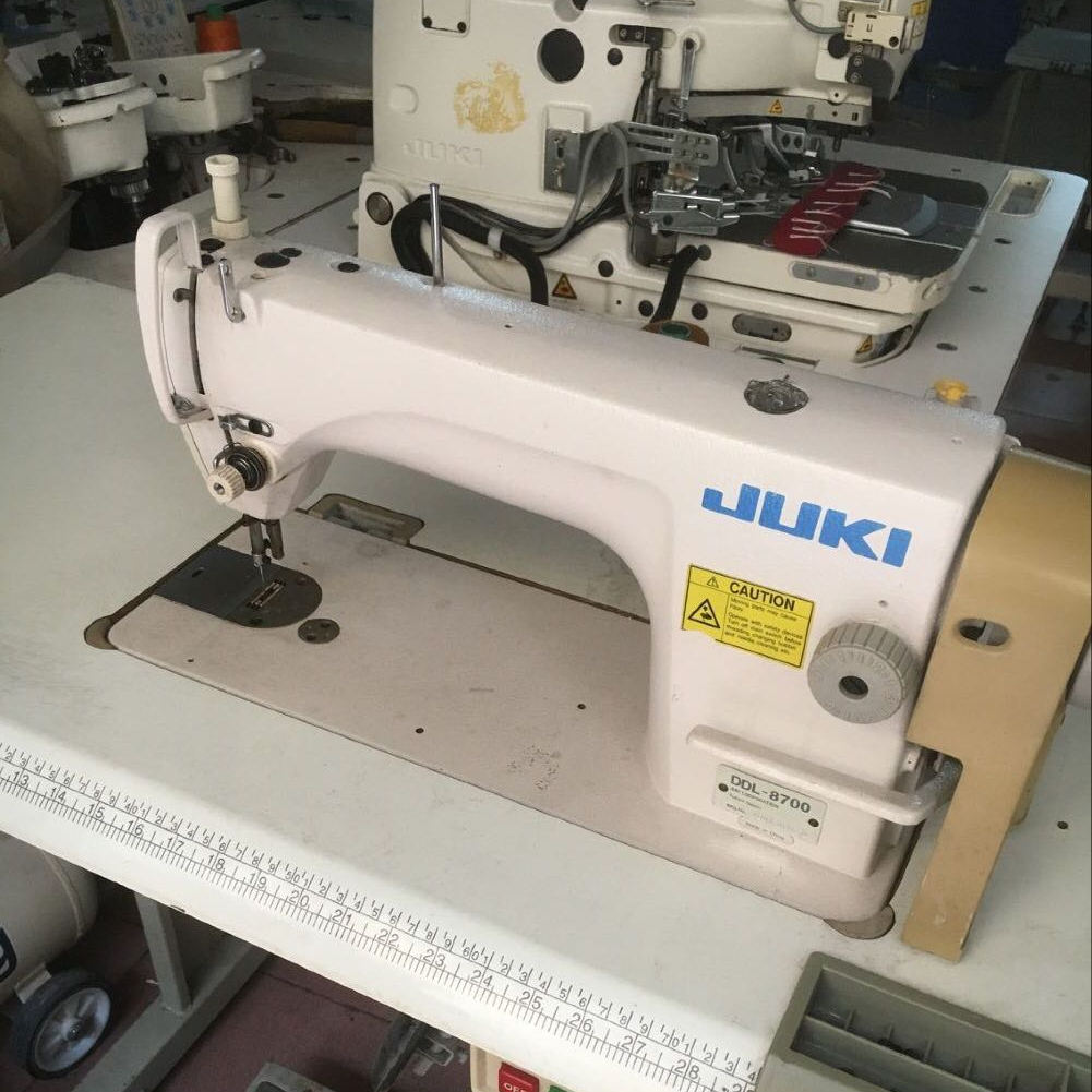Бывшая в употреблении швейная машина JUKI DDL 8700 с одной защелкой, плоская швейная машина