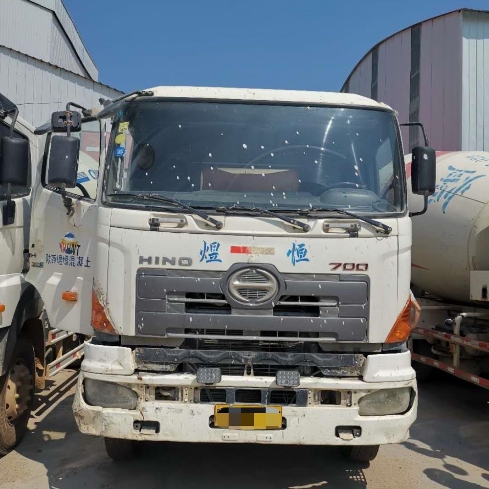 Дешевые автобетоносмесители б/у Hino 700 грузовики
