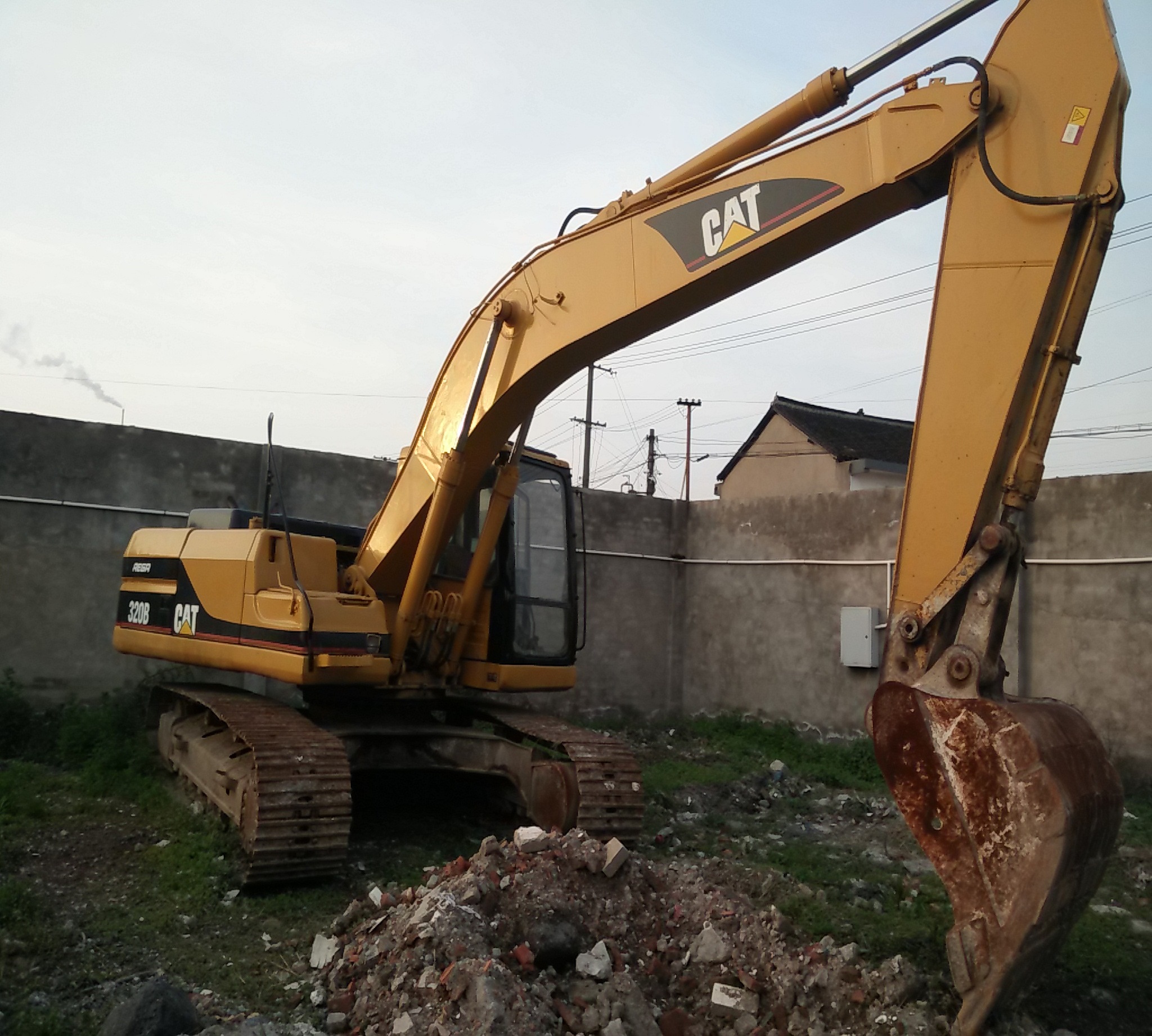 Качественный оригинальный экскаватор CAT 320B, хорошая распродажа в Китае