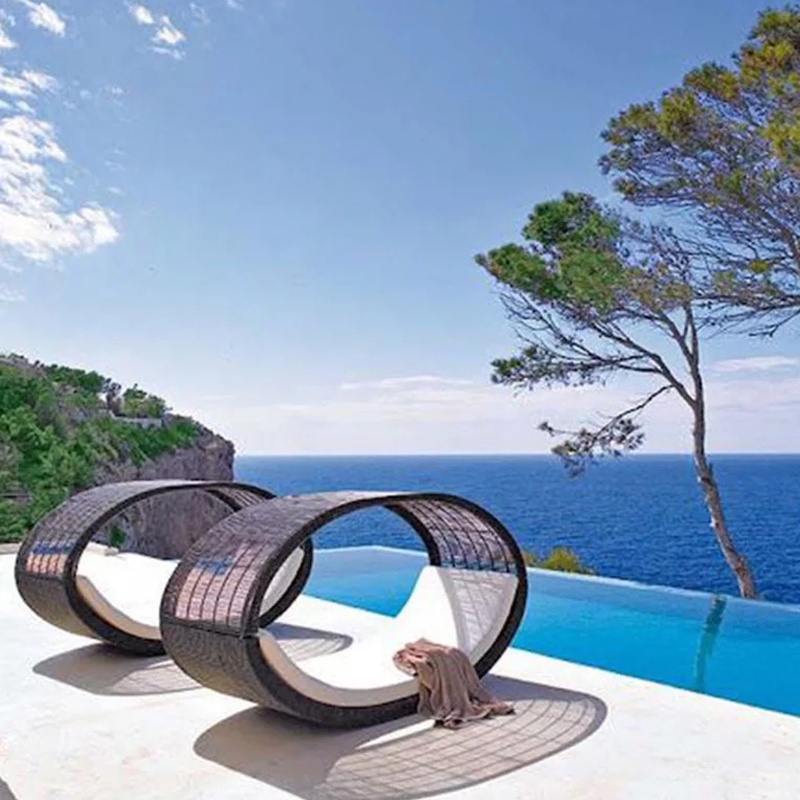 Leisure outdoor rattan waterproof sunscreen open-air big round bed swing day bed hanging daybed