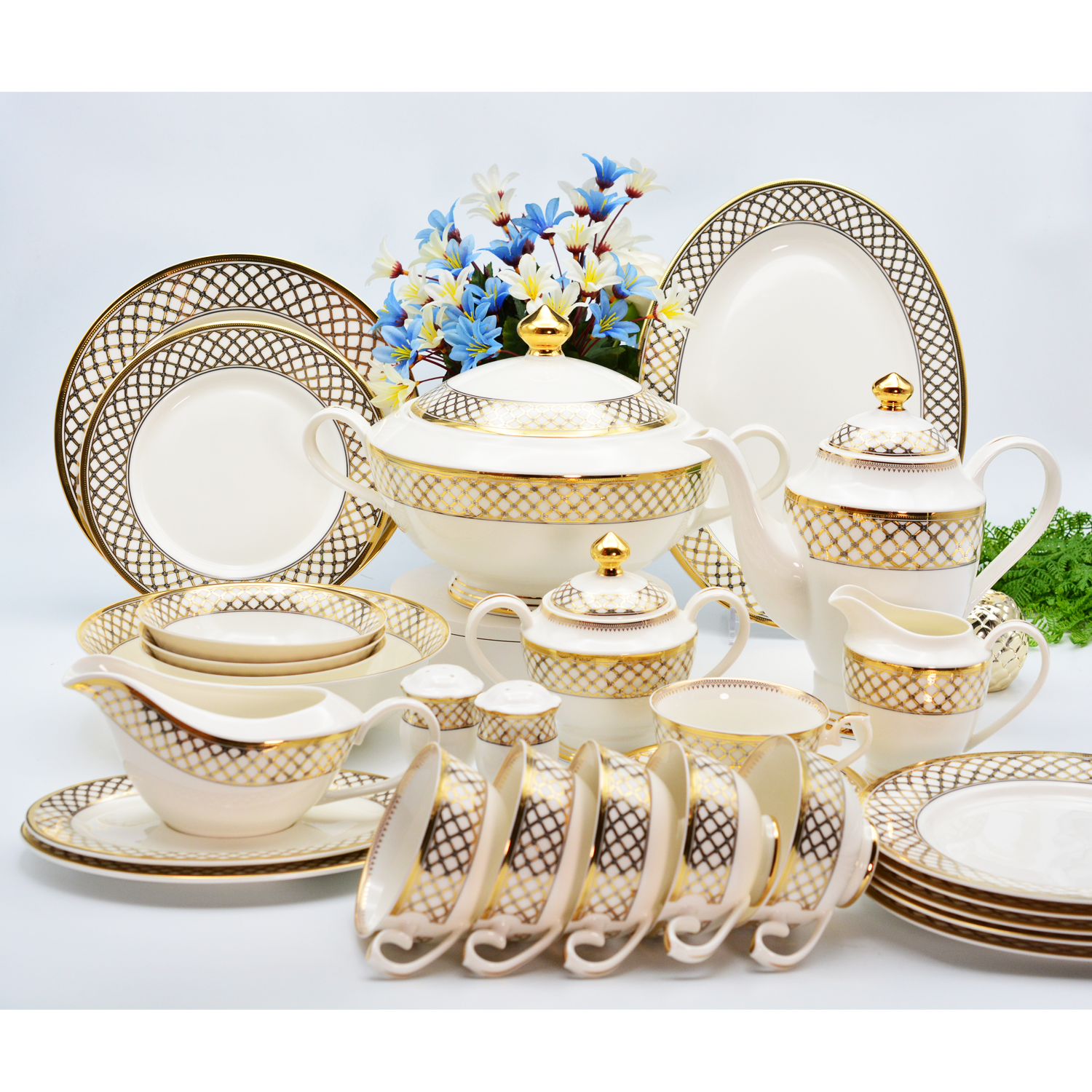High quality sample design Germany 999.9 Embossed pure gold dinnerware set