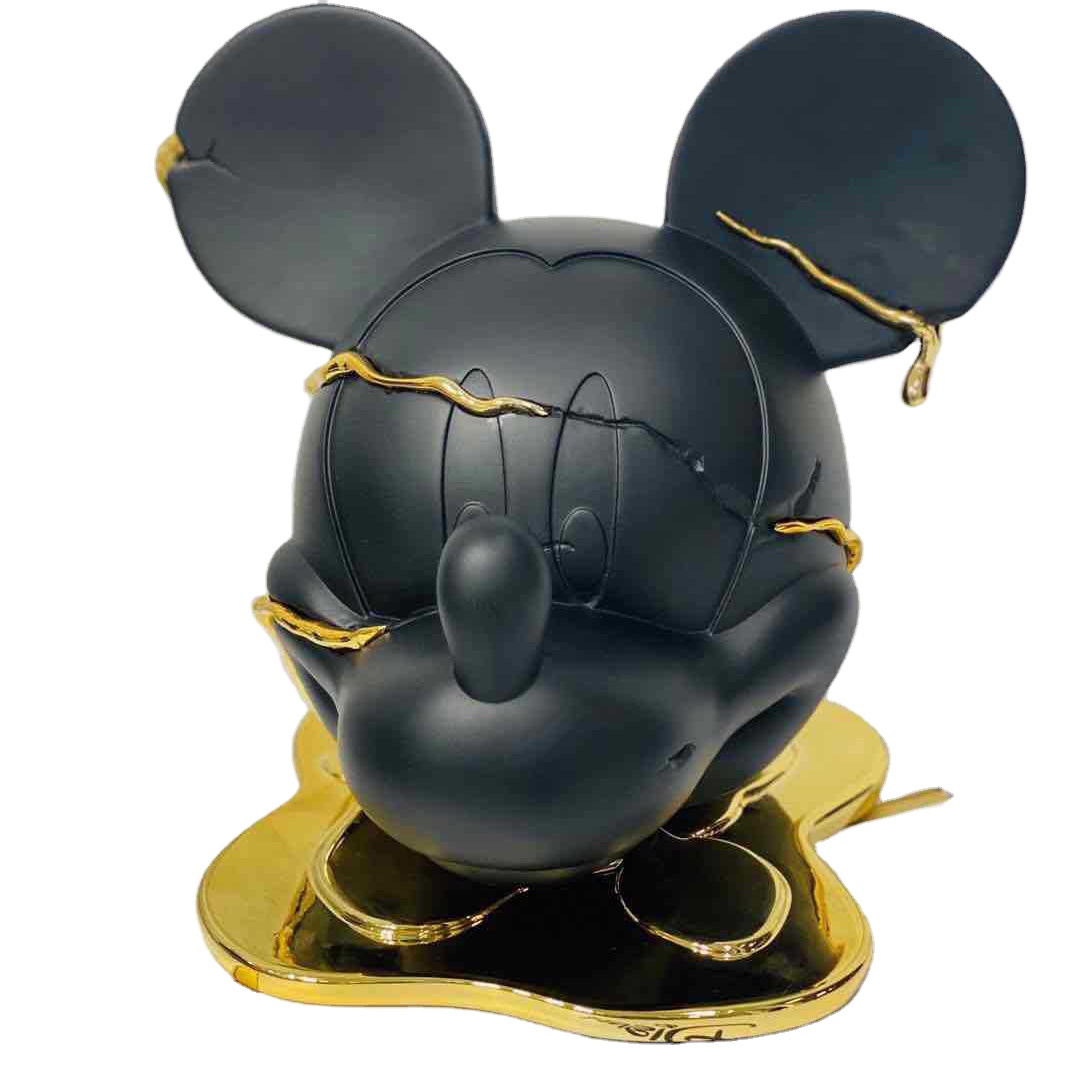 Cartoon tide playing with mickey doll sculpture