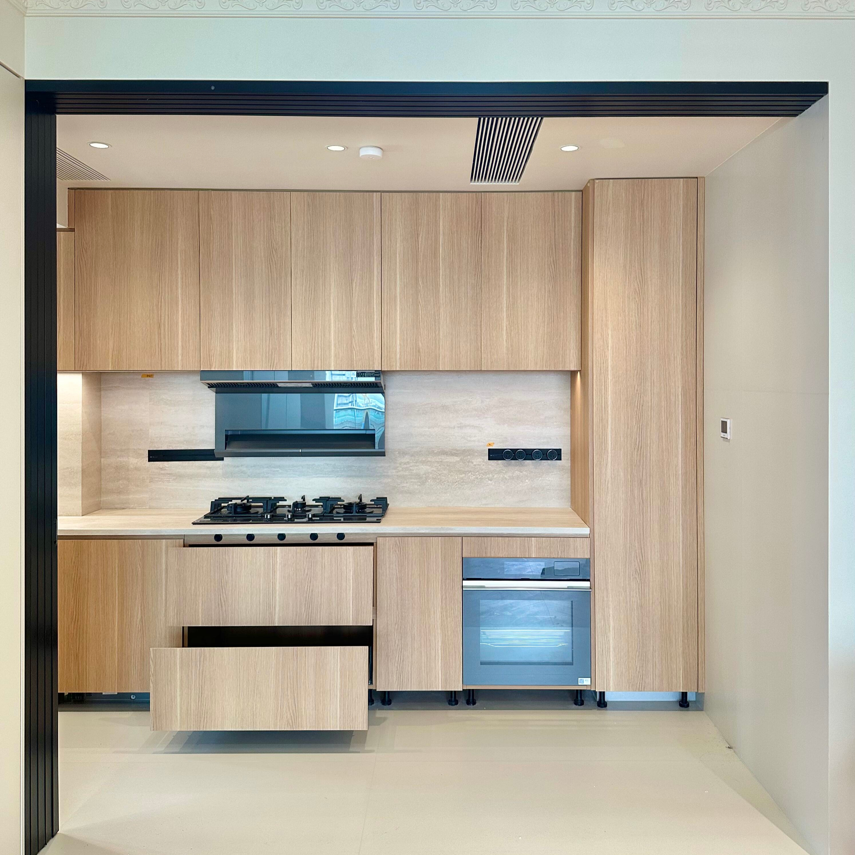 Customized Kitchen Overall Cabinet with Integrated Stove Bar Chair Package Quartz Stone Countertop Home Kitchen Furniture