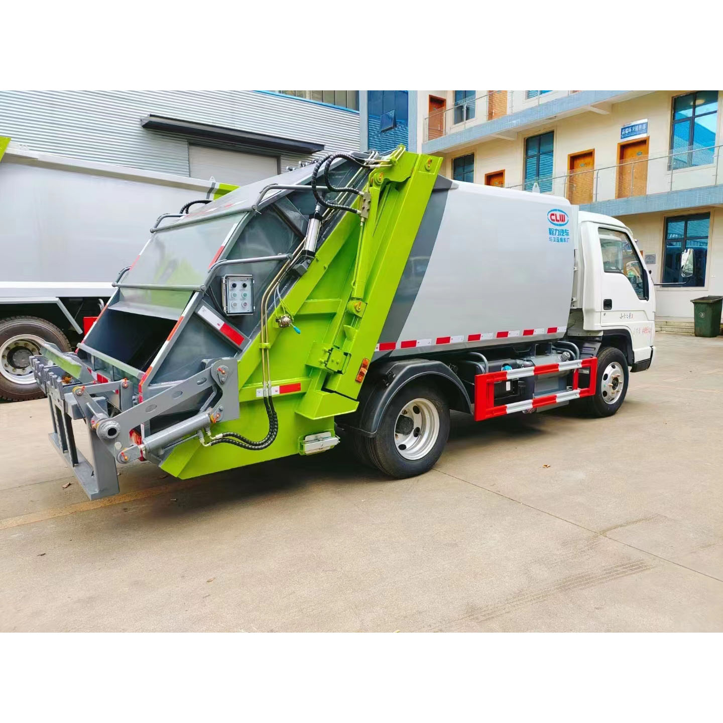 Небольшой мусоровоз Foton Forland 3 м3 для подземной машины