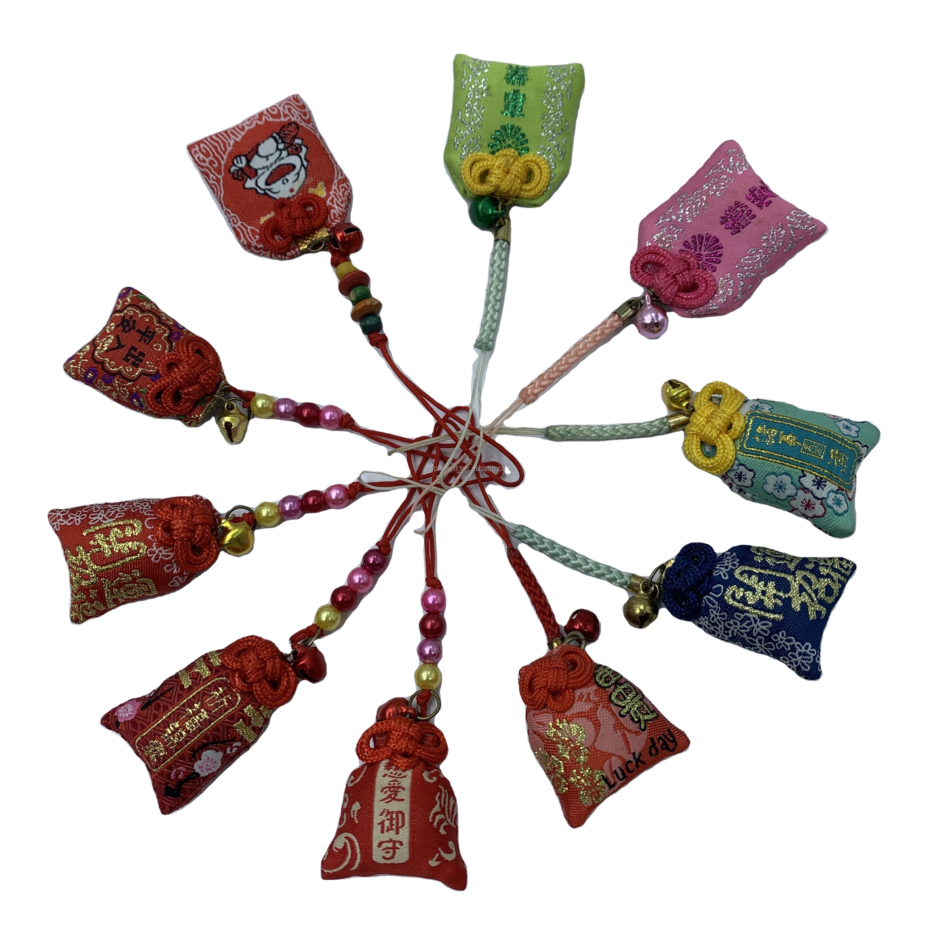 Оригинальный новогодний мультяшный мини-амулет Omamori с вышивкой, мощный амулет в саше, японский амулет с подвеской-колокольчиком