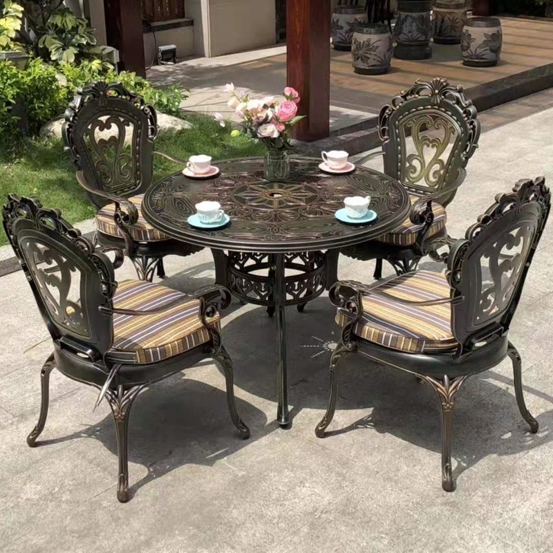 China Garden Furniture Cast Aluminum Garden Set