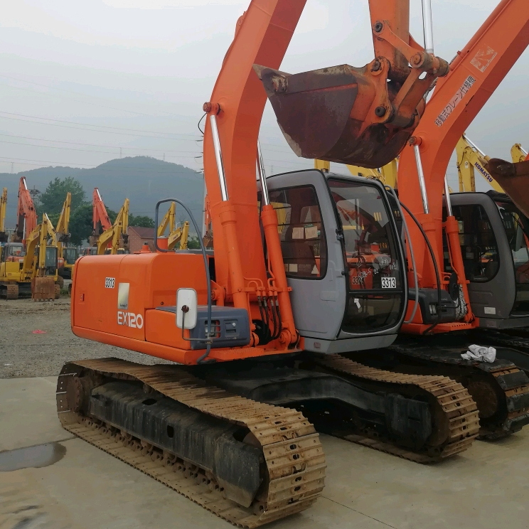Good quality low price used excavator hitachi EX120-5 for sale/ reliable second hand crawler excavator hitachi120-6
