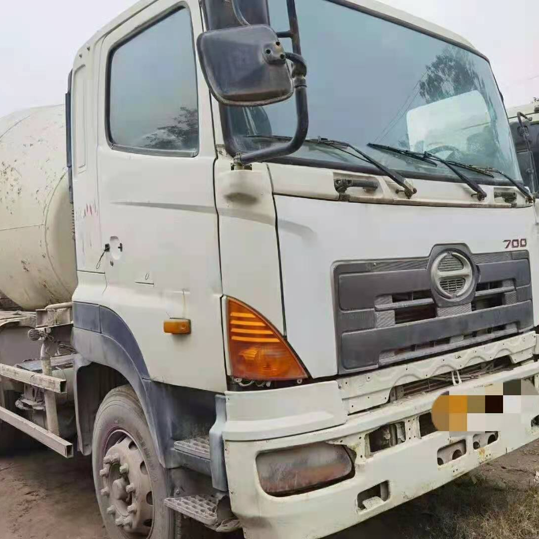 Новое поступление, автобетономешалка Hino 700 500 б/у 10 куб. М hino 700 10 куб. М, автобетономешалка В использованном состоянии