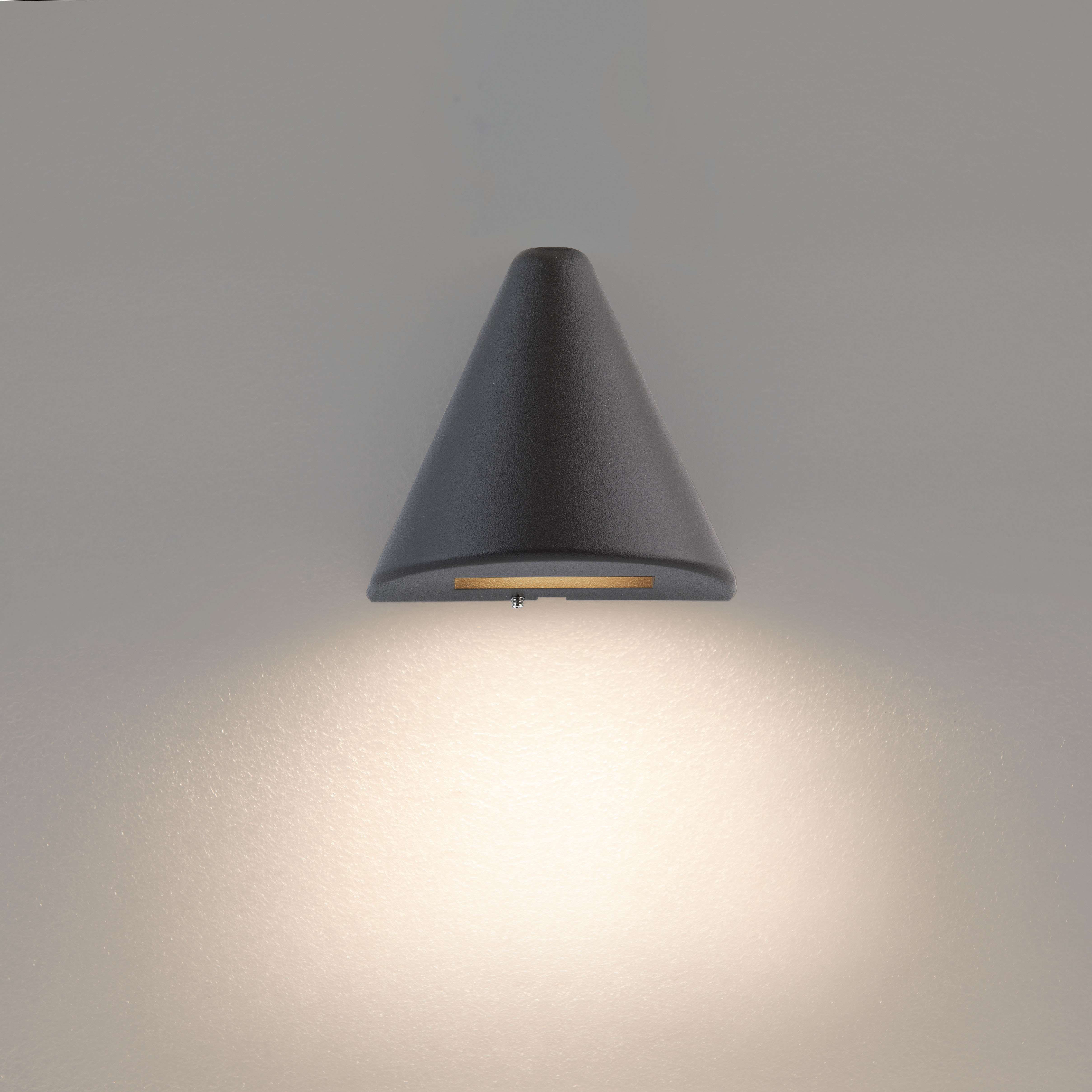 Hot sell LED wall light triangle 12V driver needed all orientations Customized IP66 Low power Wall light