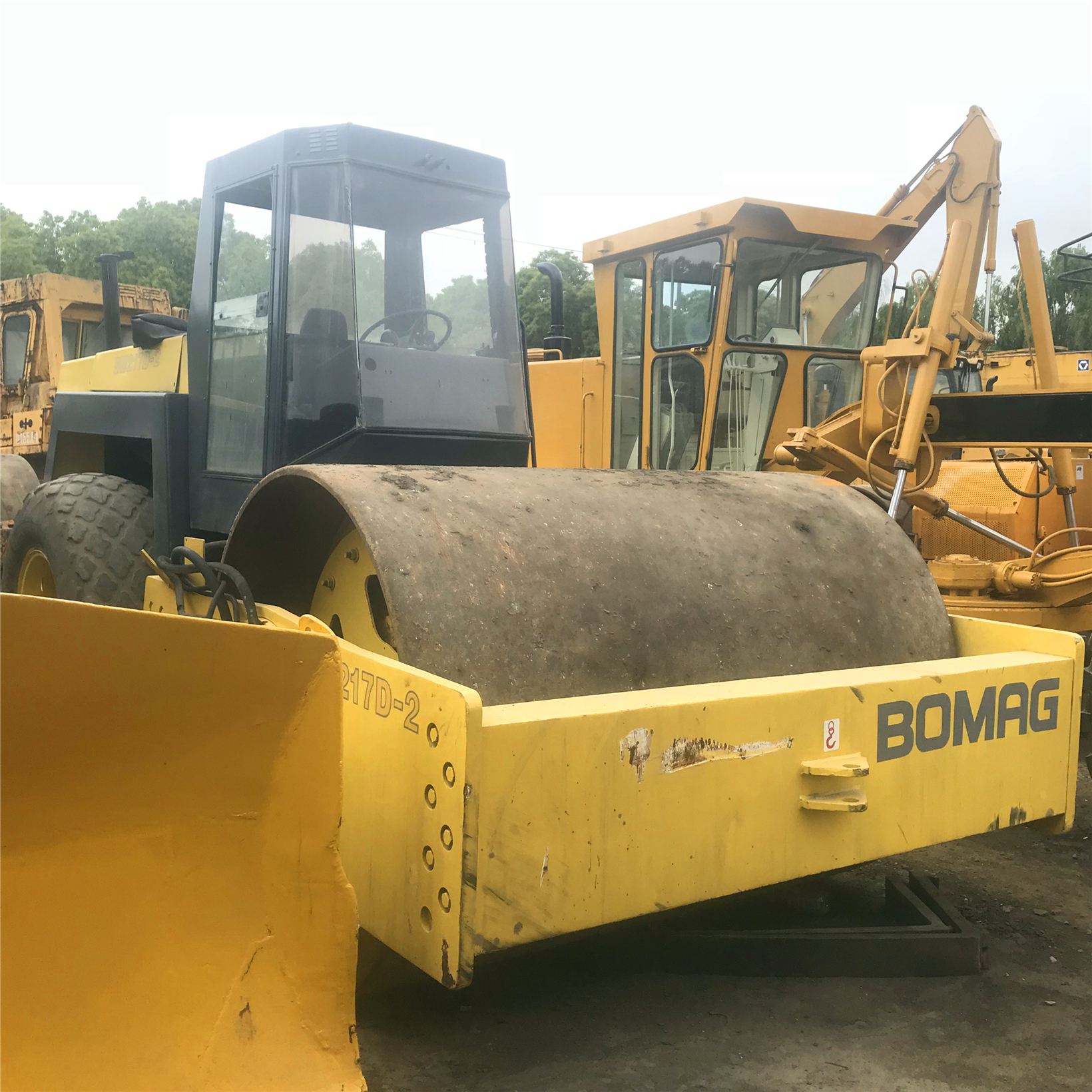 Used secondhand Bomag Roader Roller BW217D-2 BW217D-2 BW219DH-3 BW226DH-4 For sale with good performance and good condition