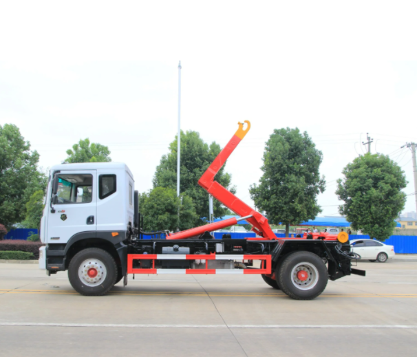 SINOTRUK HOWO 4x2 мусоровоз с крючком для контейнерного погрузчика 4 cbm-10 куб. М