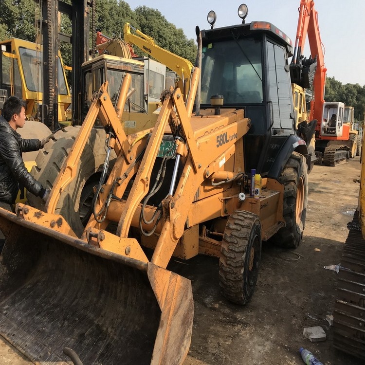 Продается б/у экскаватор-погрузчик Case 580L