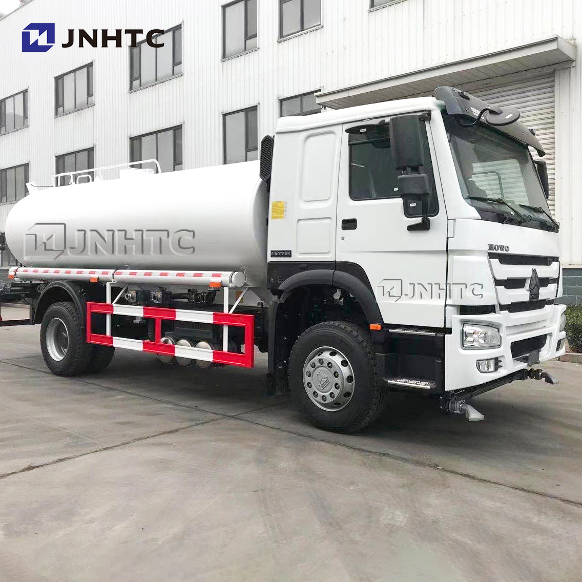 SINOTRUK грузовик с резервуаром для воды 25-35 куб. М для переноски воды 8x4, 336HP, LHD