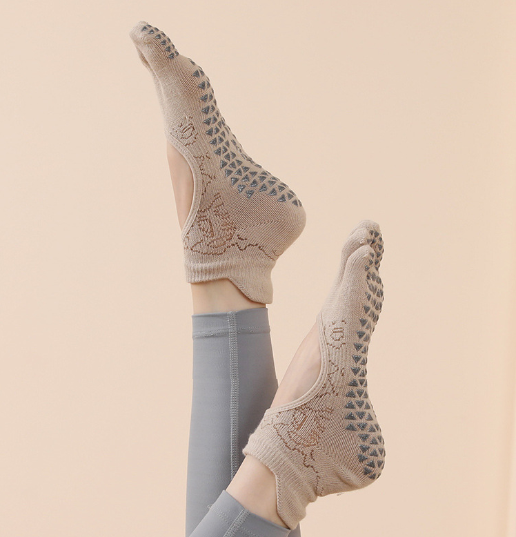 wholesale Yoga socks non-slip professional female Pilates socks five-finger socks points-to-finger sports indoor dispensing