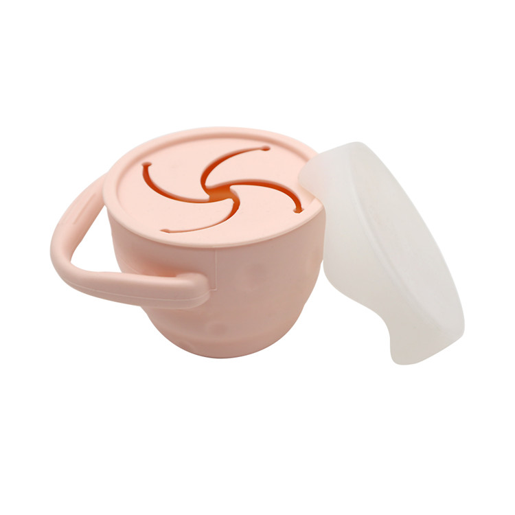 Factory Direct Wholesale Snack Bowl Divided Suction Kids Dinner Placemat Baby Silicone Snack Bowl with Cover