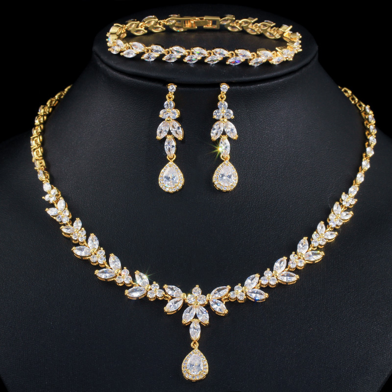 Latest Dubai 18k Gold Plated Brilliant Cubic Zircon Leaf Necklace Earring Bracelet Wedding Bridal Jewelry Sets Dress Accessories