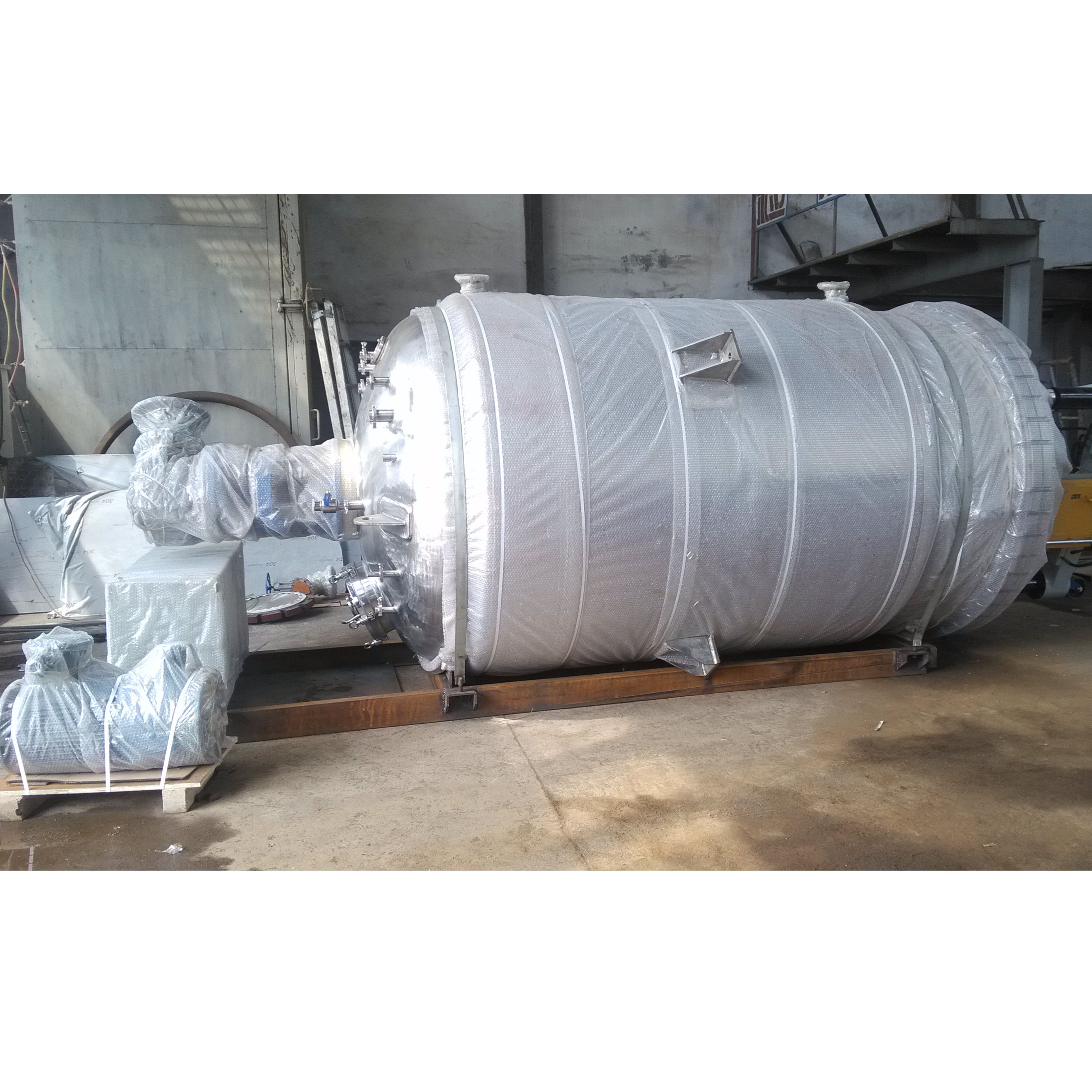 vertical glass lined storage vessel