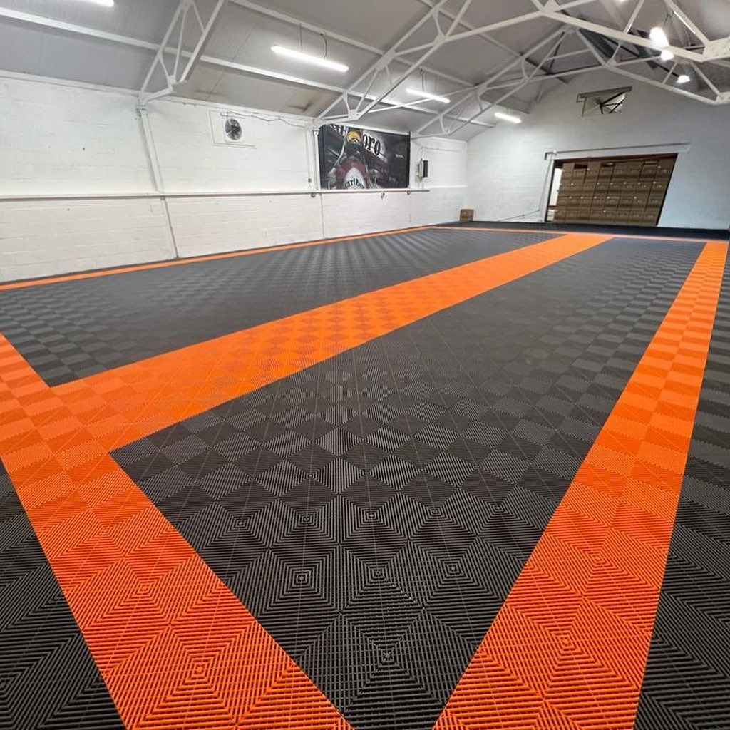 K Car Beauty Shop Interlocking Plastic PP Garage Floor Tiles Industrial Design Easy Car Wash Anti-Slip Outdoor Workshop Use
