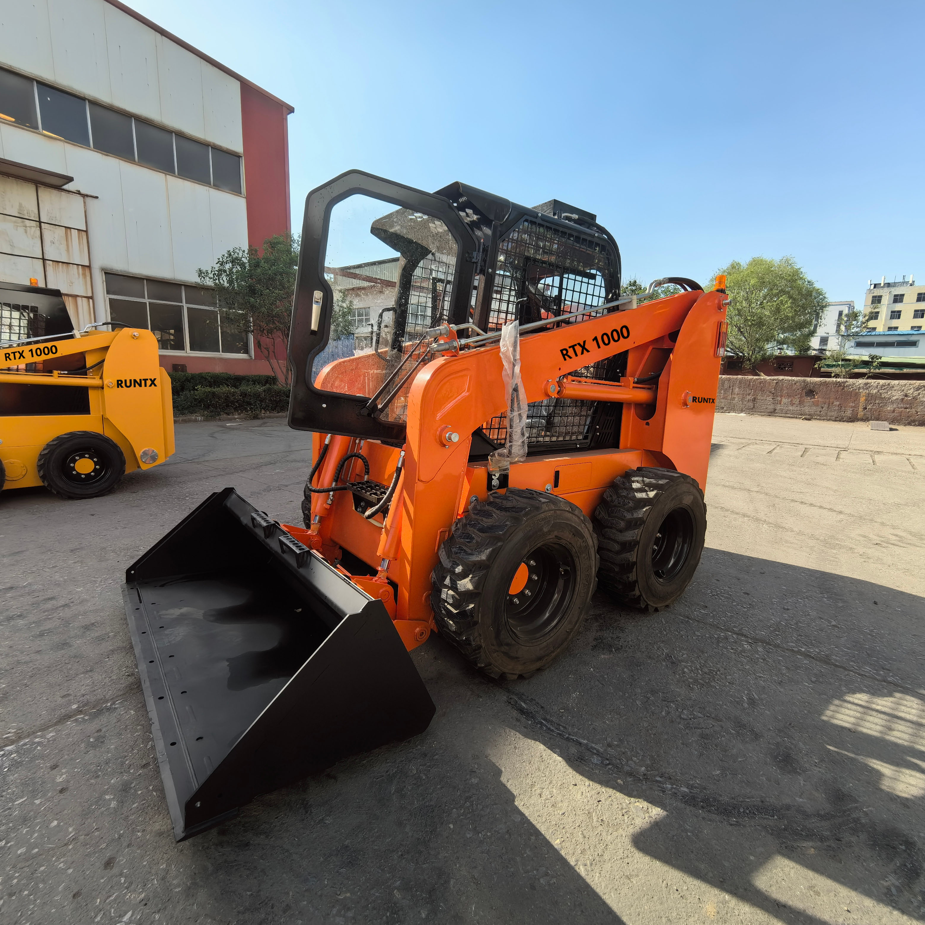 RUNTX China skid steer loader 950kg 1000kg 1050kg 1200kg snow blower skid steer loader with optional attachments