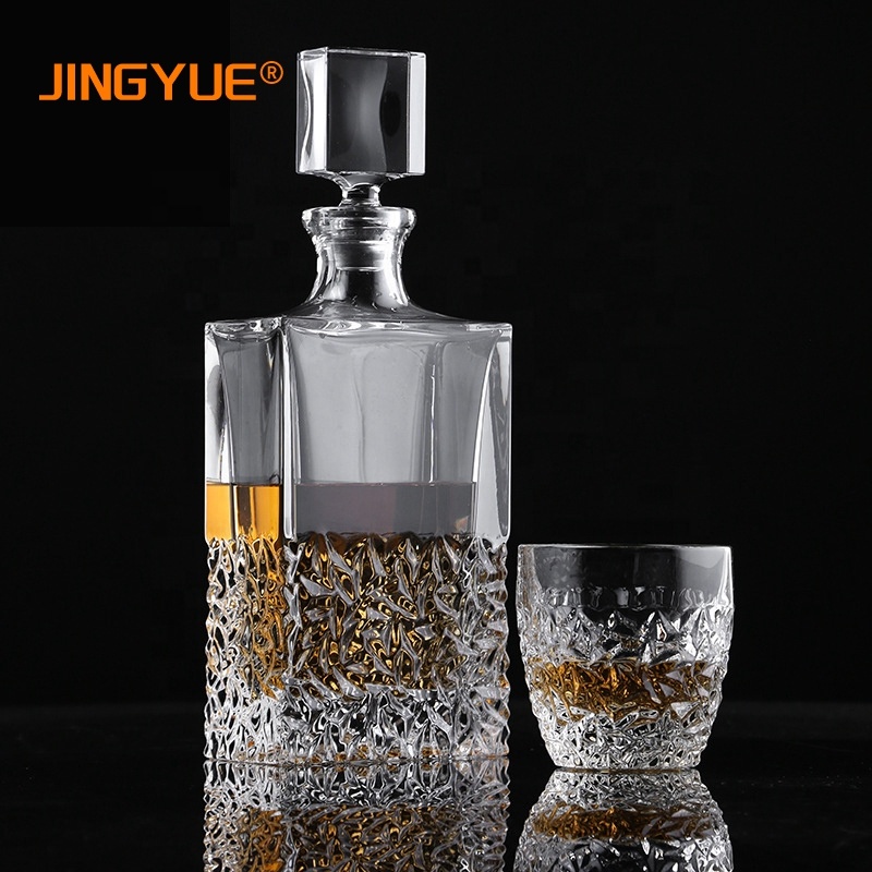 Amazon Hot Sale Custom Printed Harmered Design 700ml 23oz Glass Wine Bottle Whiskey Decanter Set for Festivasl Anniversary Gift