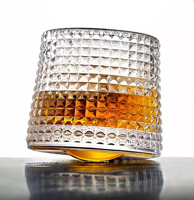 Wholesale custom empty fine shaken 160ml high quality clear glass rotating whisky glasses