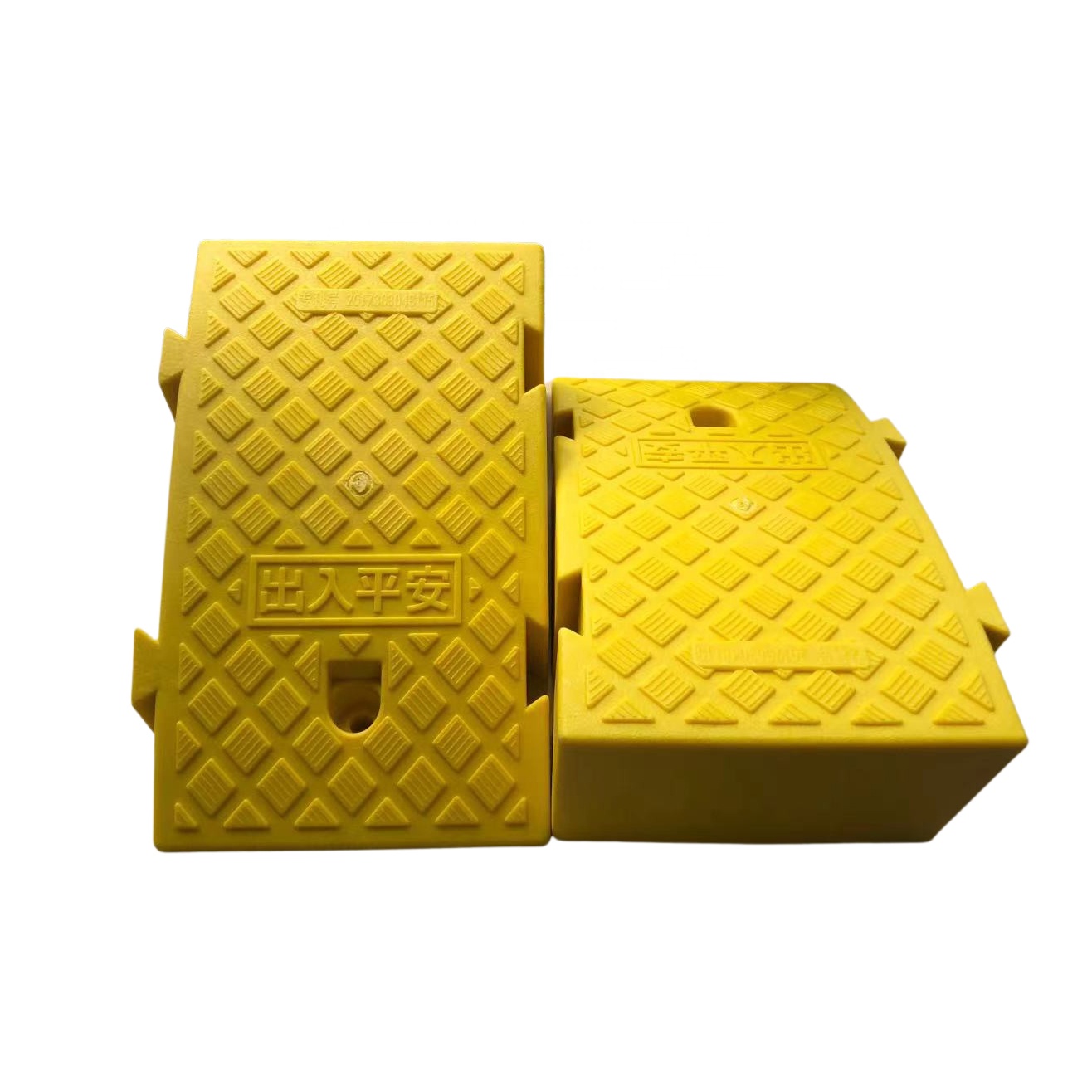 Portable Lightweight 400*250*160mm PVC Road Curb Ramps For Cars Wheelchairs