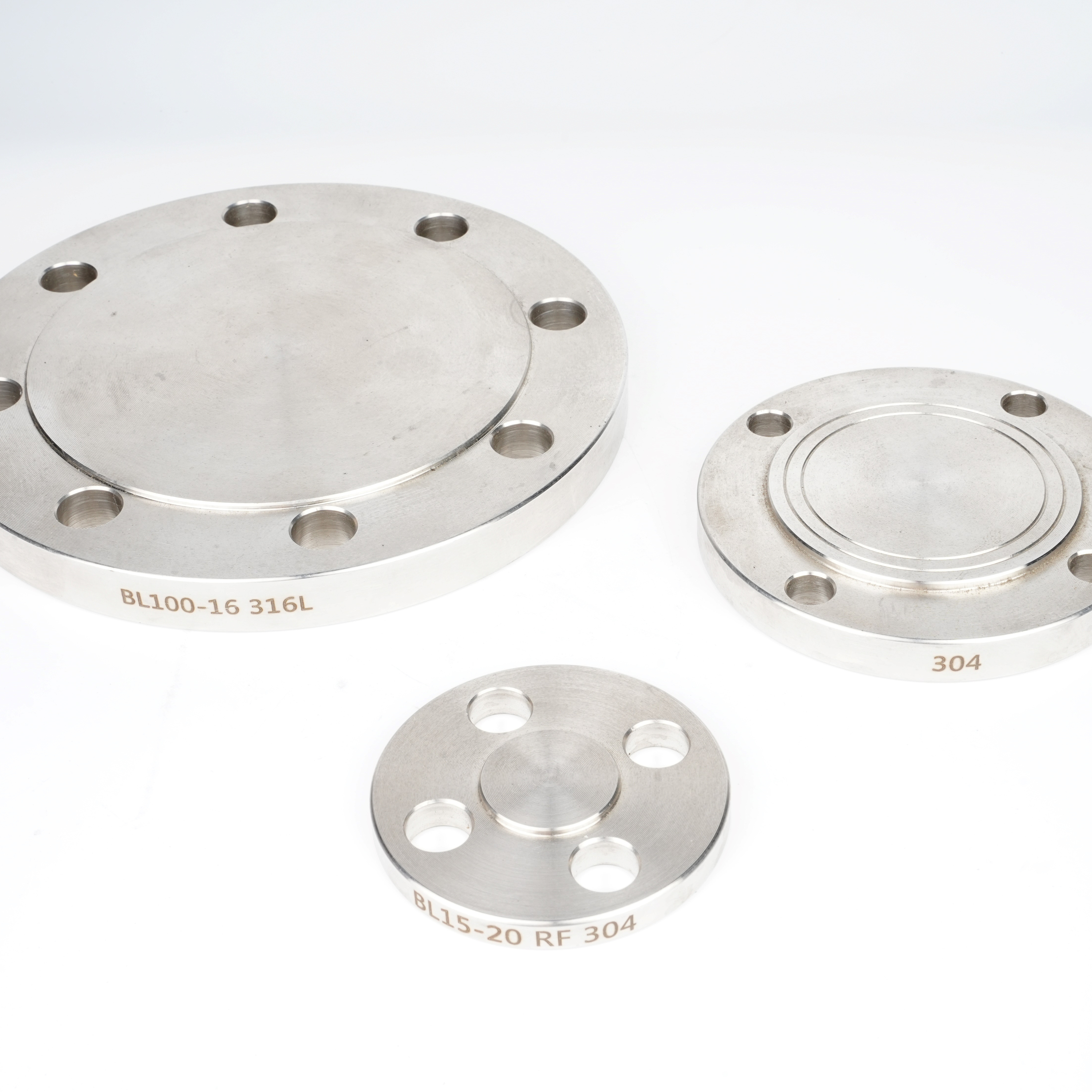 The factory manufactures various flange covers, stainless steel flange protectors, pipe fittings flange covers
