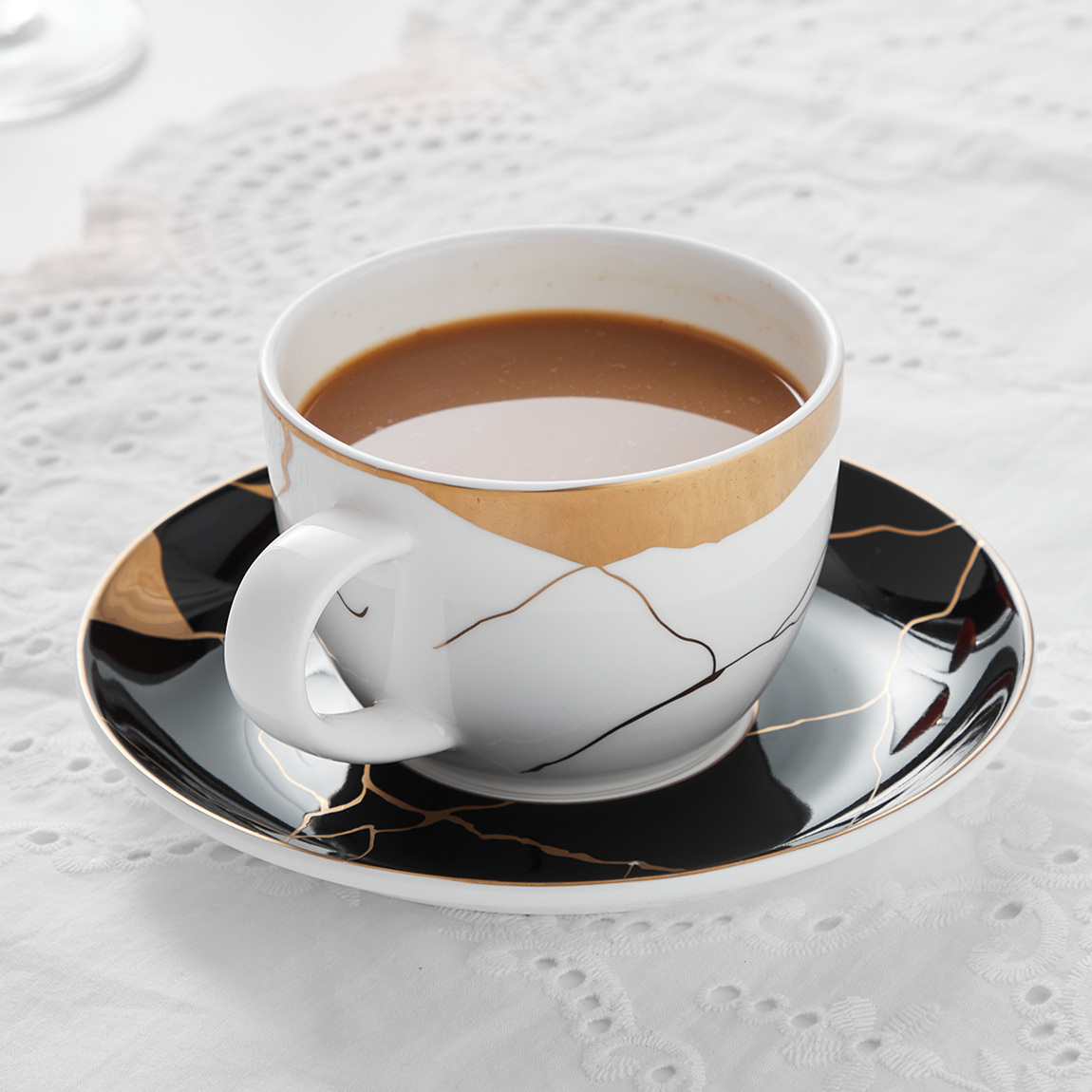 Luxury Golden Decal Design Ceramic Coffee Cup Set Fine Bone China Cup and Saucer