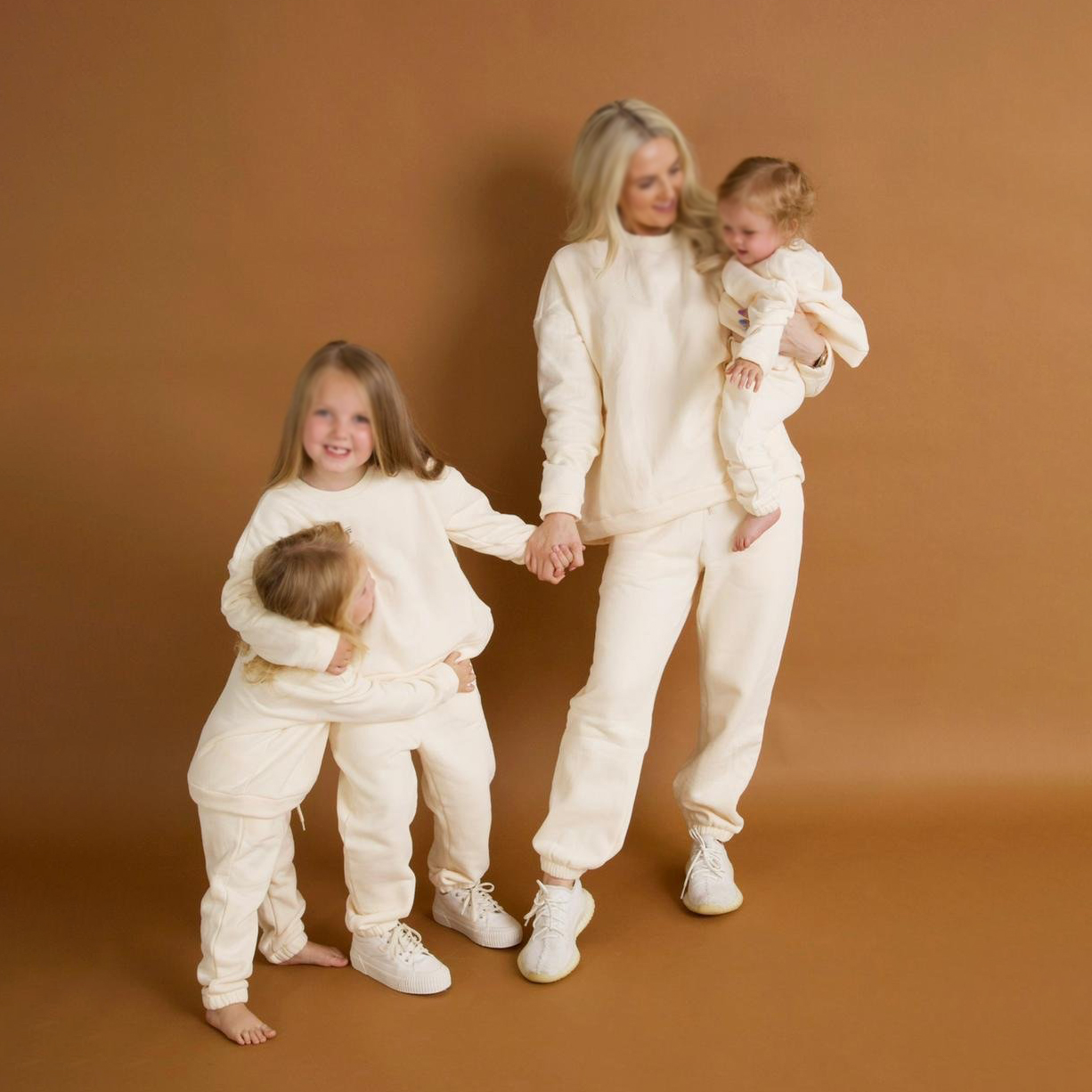 Winter Mommy And Me Tracksuits Loose And Leisure Sweatshirt Sweatpants With Pockets Long Pants Suit Matching Family Outfits