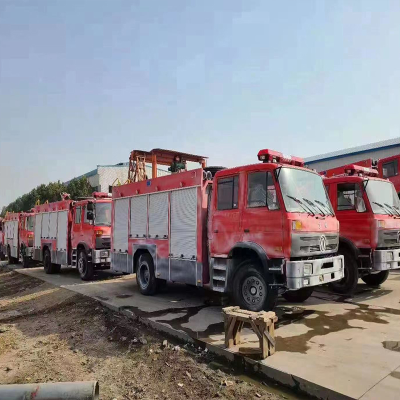 Индивидуальные DONGFENG 4x2 RHD аварийно-спасательных пожарная машина пены воды танкер пожарная машина производитель