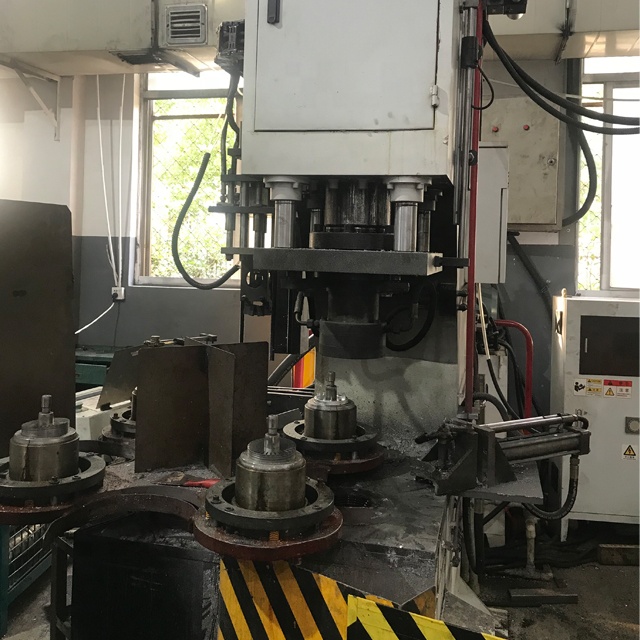 80T multistation открытая вертикальная автоматическая алюминиевая машина для литья под давлением ротора